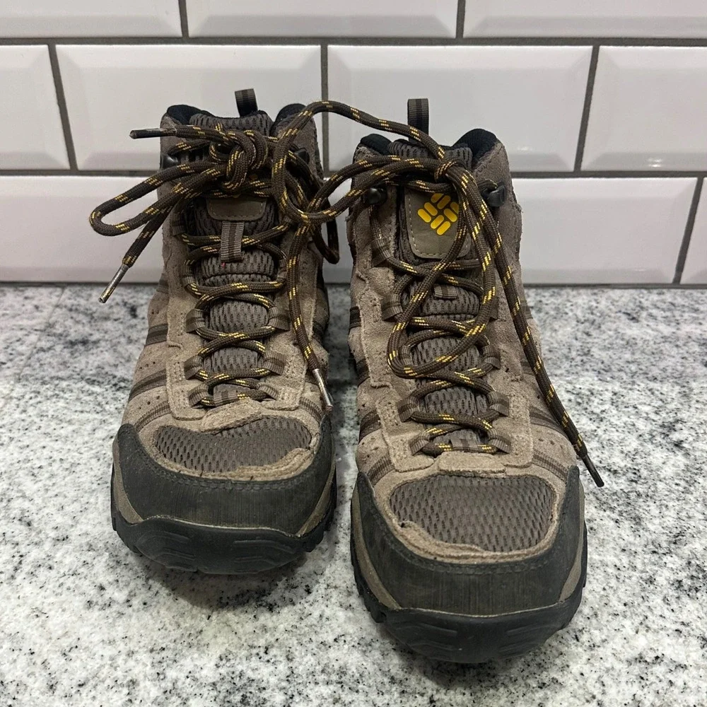 Columbia Redmond Mid‎ Waterproof Hiking Boots Mens 8 Cordovan YM5144-231